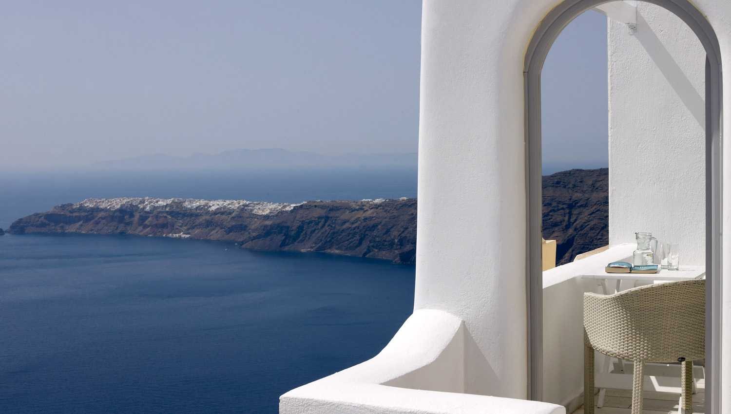 Abyssanto Suites & Spa