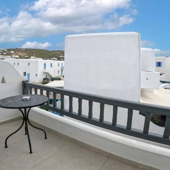 Aeonic Suites & Spa