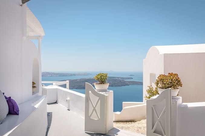 Akra Suites