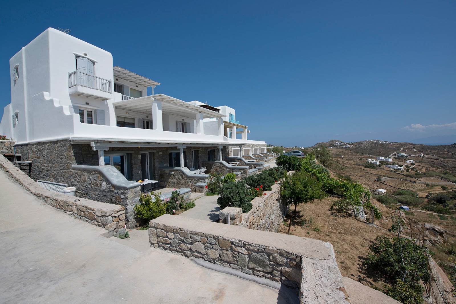 Anius Apartments