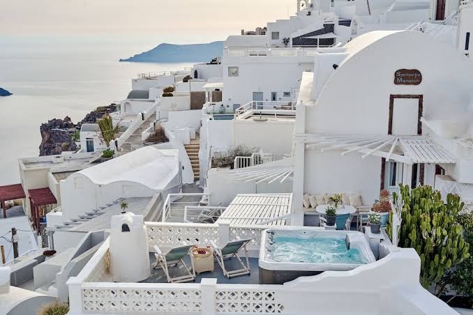 Aqua Luxury Suites