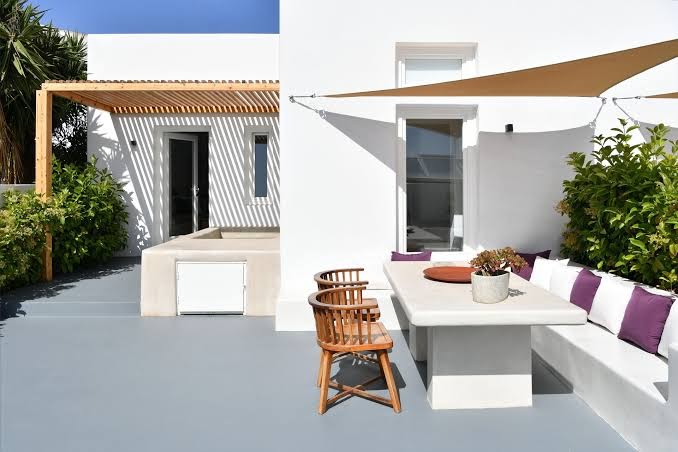 Central Fira Suites