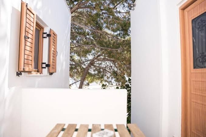 Central Fira Suites