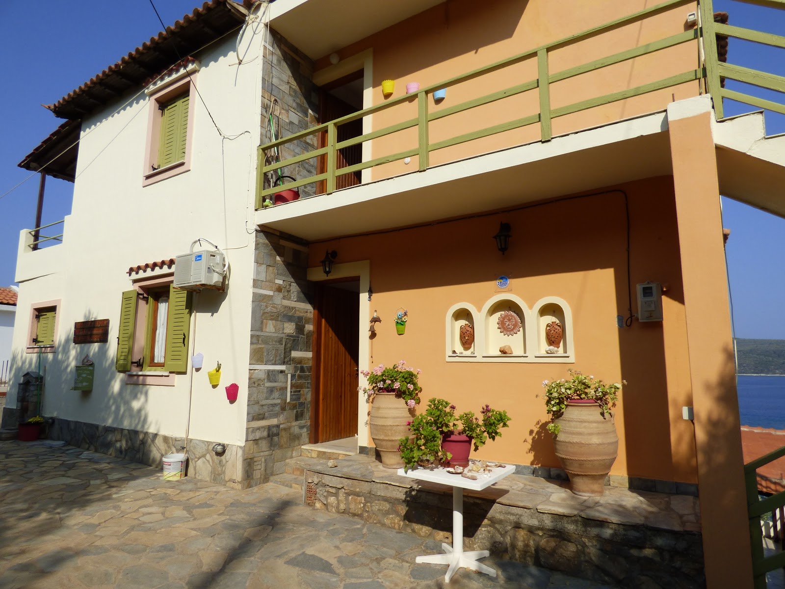 Eleon Suites