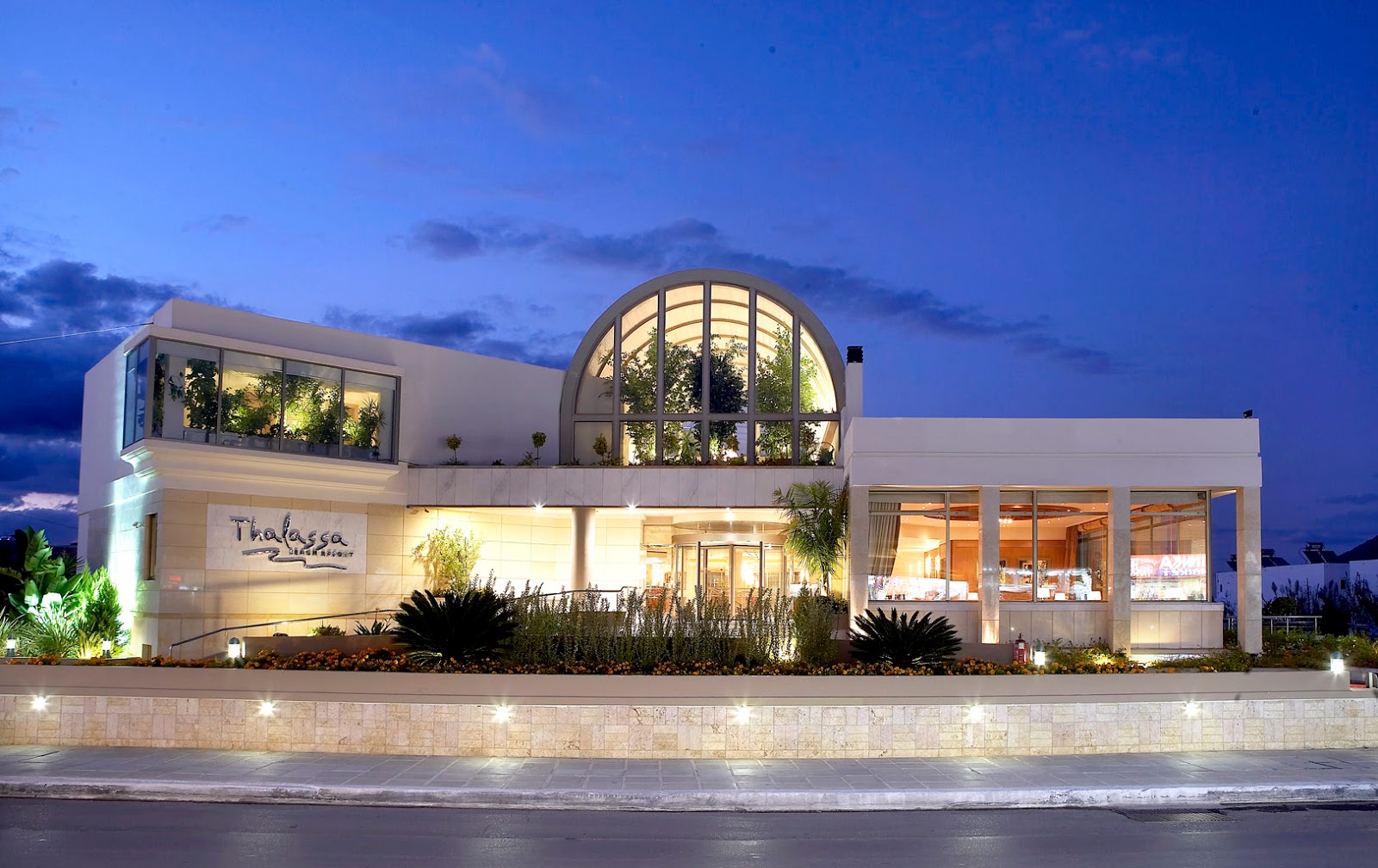 Esperanto seafront suites