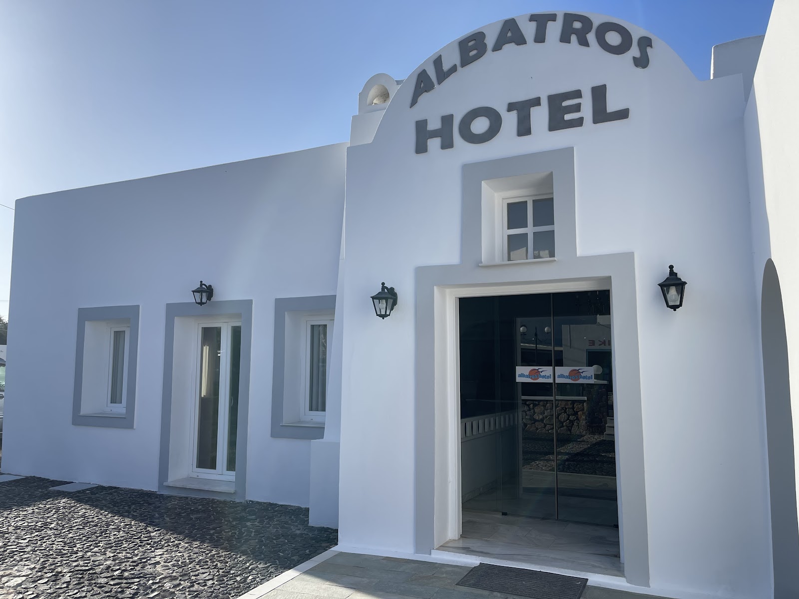 Nikos Hotel