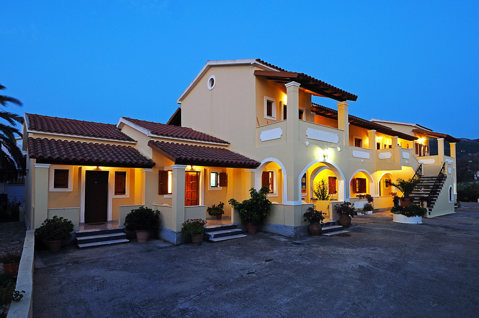 Nireas Studios & Apartments