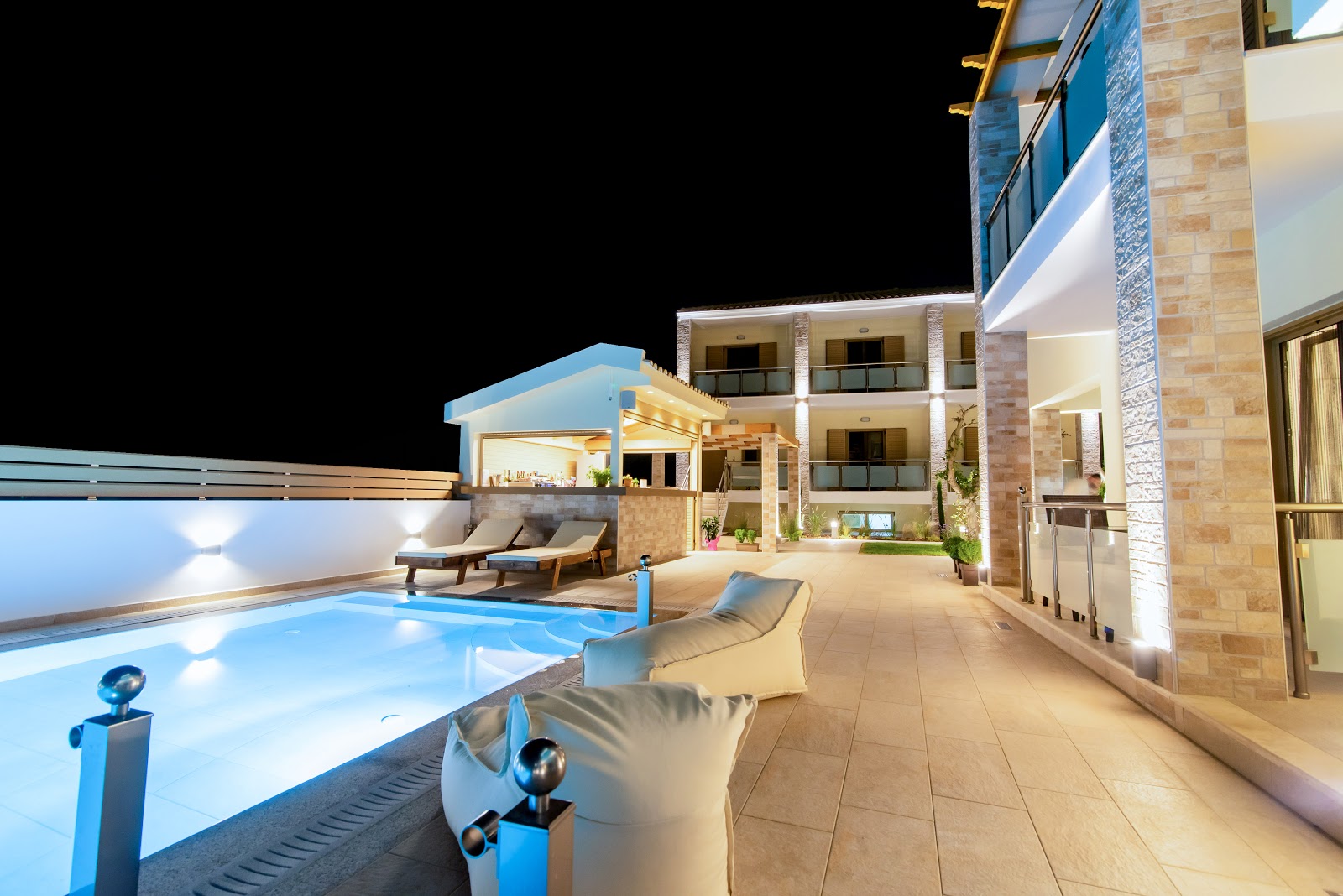 Spiros Apartments