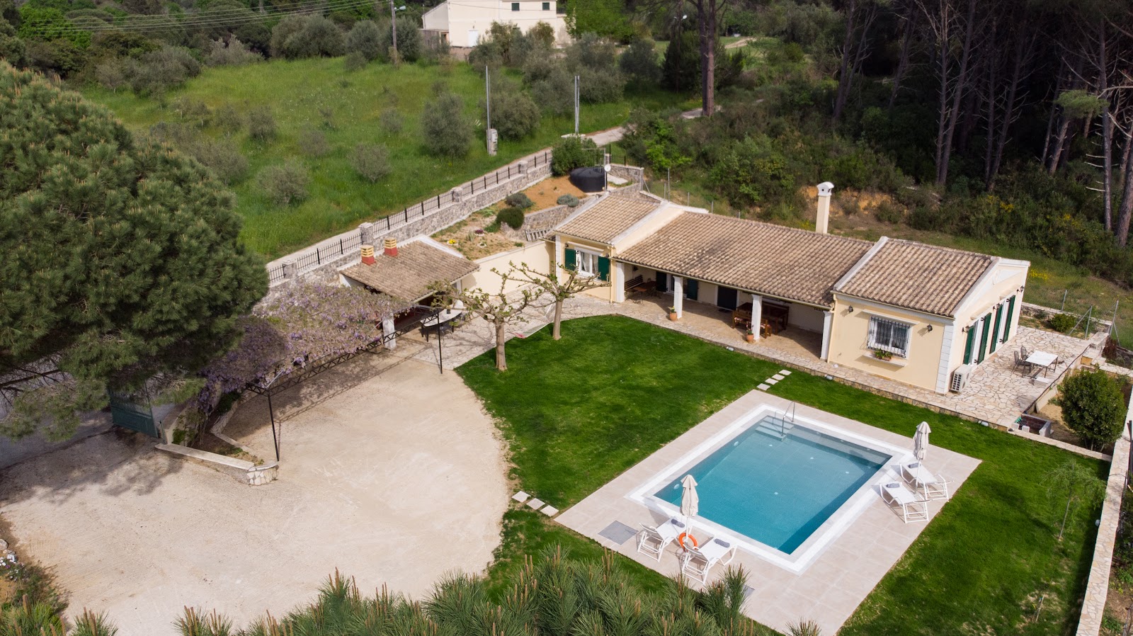 Triklino Estate