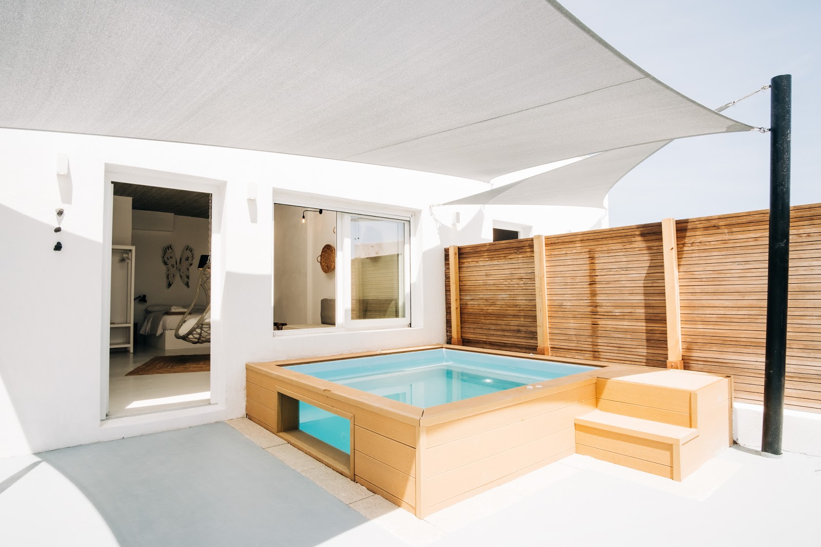 White Harmony Luxury Suites