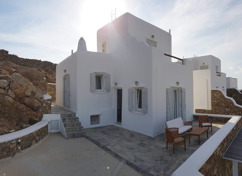 Yakinthos Residence