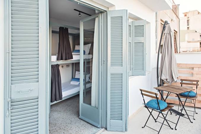 Zeus Hostel